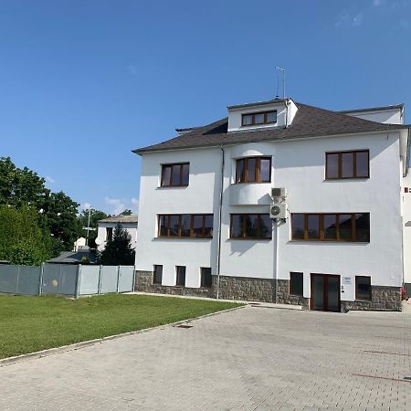 Apartmany U Nemocnice Ческе-Будеёвице Экстерьер фото