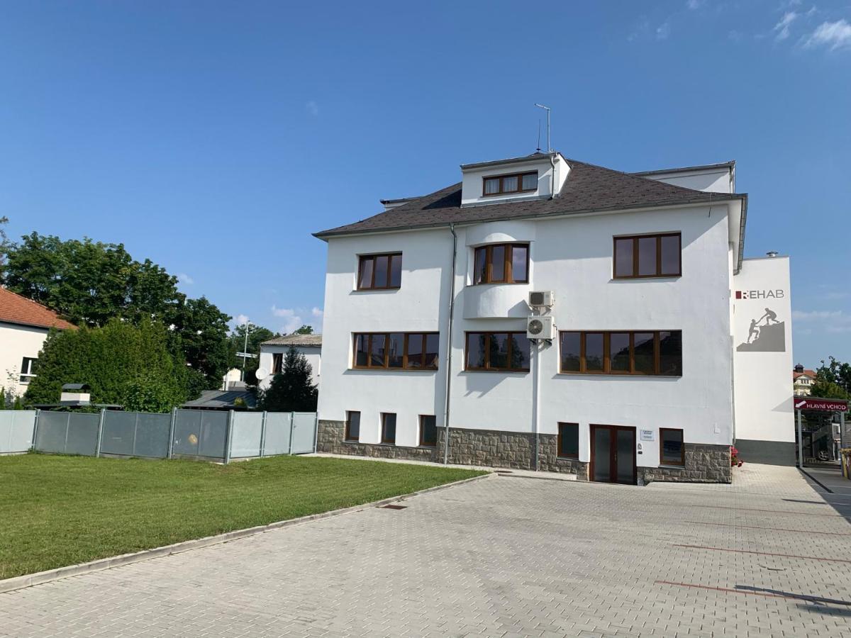 Apartmany U Nemocnice Ческе-Будеёвице Экстерьер фото