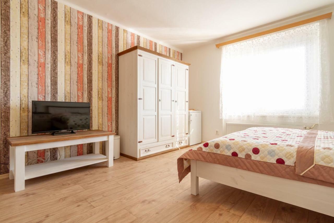 Apartmany U Nemocnice Ческе-Будеёвице Экстерьер фото