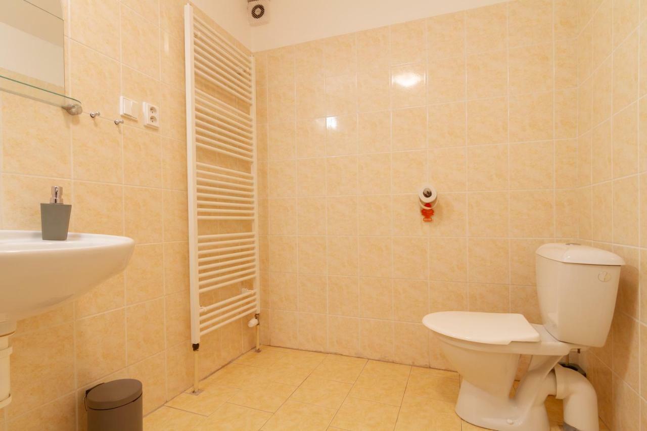 Apartmany U Nemocnice Ческе-Будеёвице Экстерьер фото