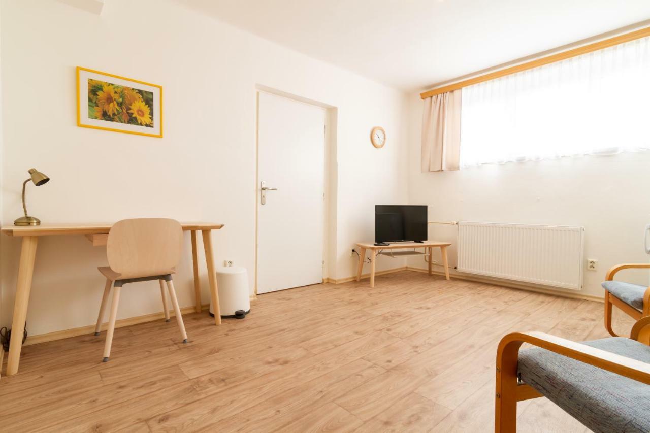 Apartmany U Nemocnice Ческе-Будеёвице Экстерьер фото