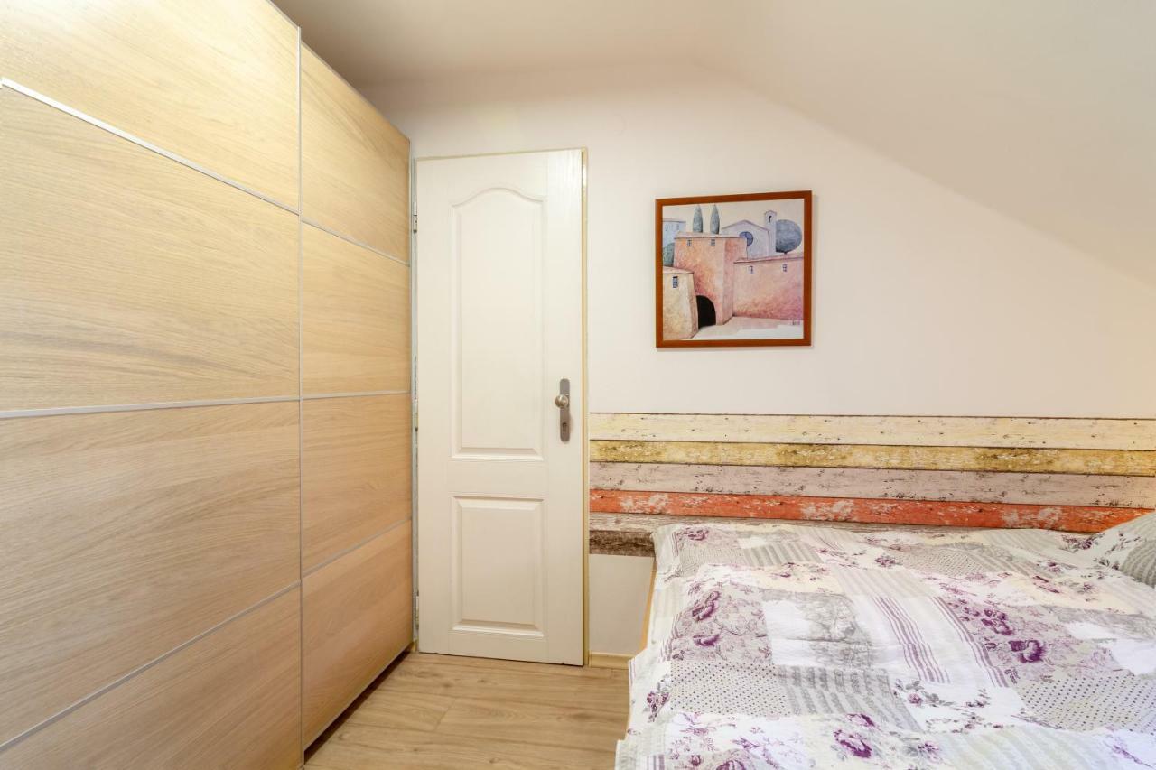 Apartmany U Nemocnice Ческе-Будеёвице Экстерьер фото
